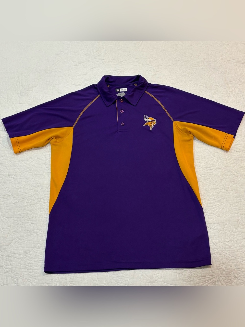 Minnesota Vikings Team Polo Shirt Size Medium Purple NFL Short Sleeve. Dry Fit